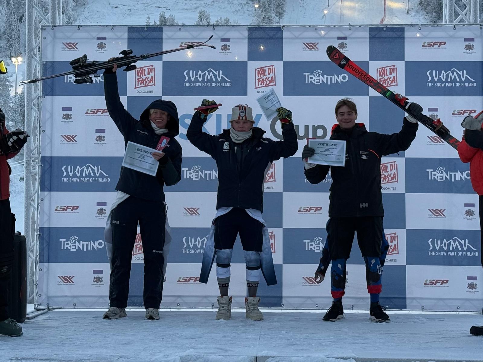 Tino podium